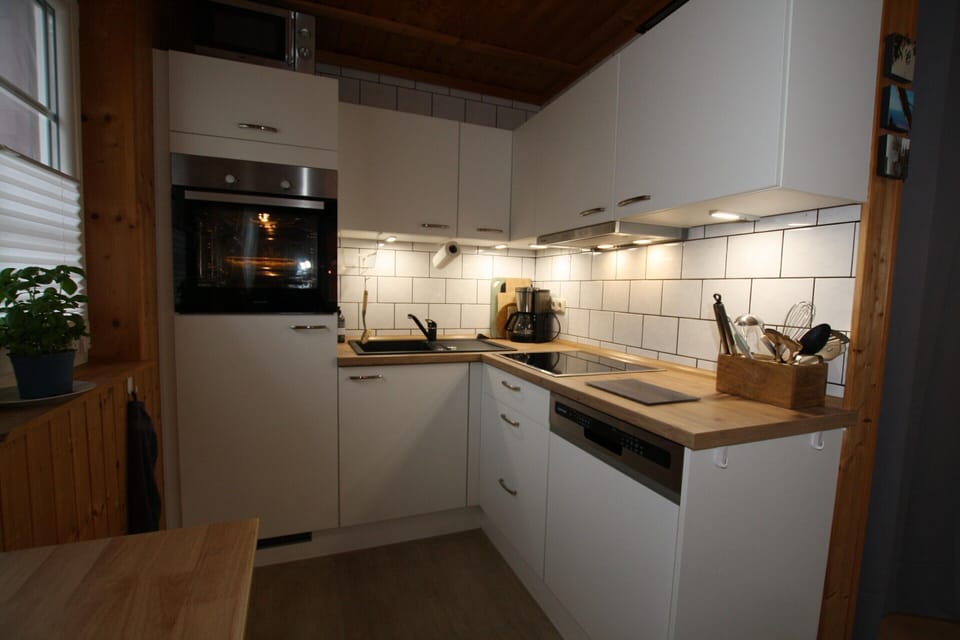 House | Private kitchen | Electric kettle, toaster, highchair