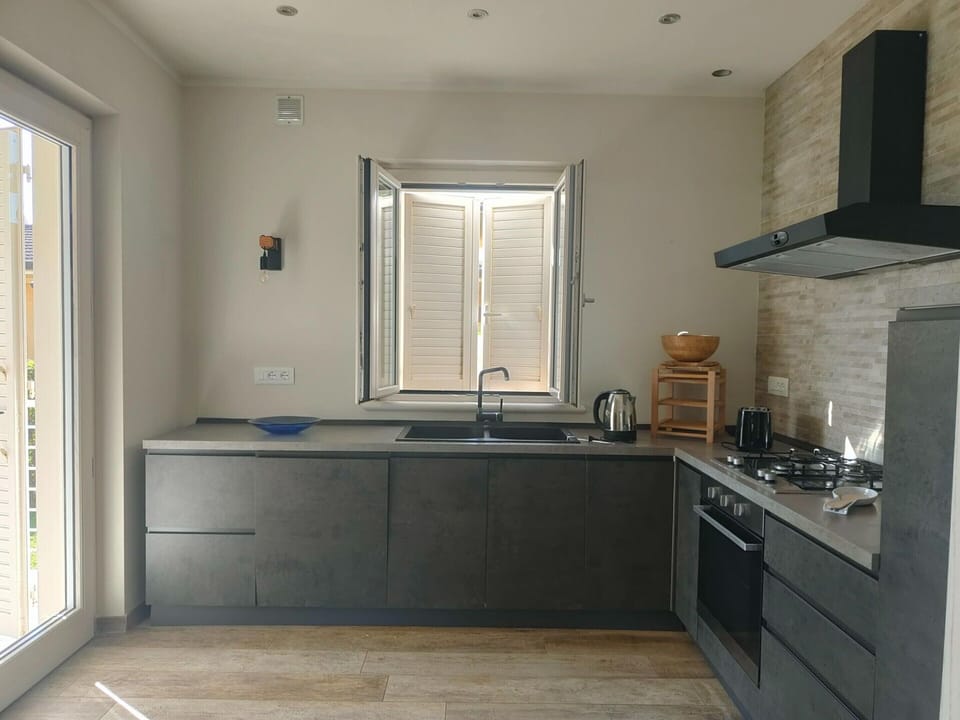 House | Private kitchen | Electric kettle, toaster, highchair
