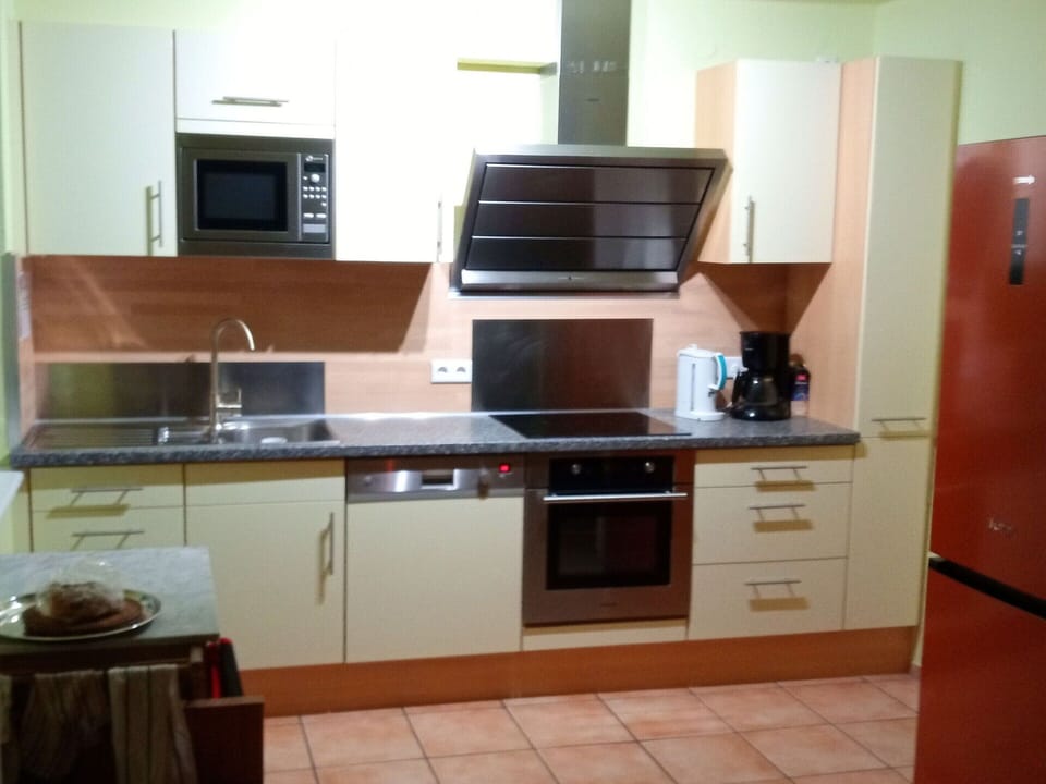 House | Private kitchen | Electric kettle, toaster, highchair