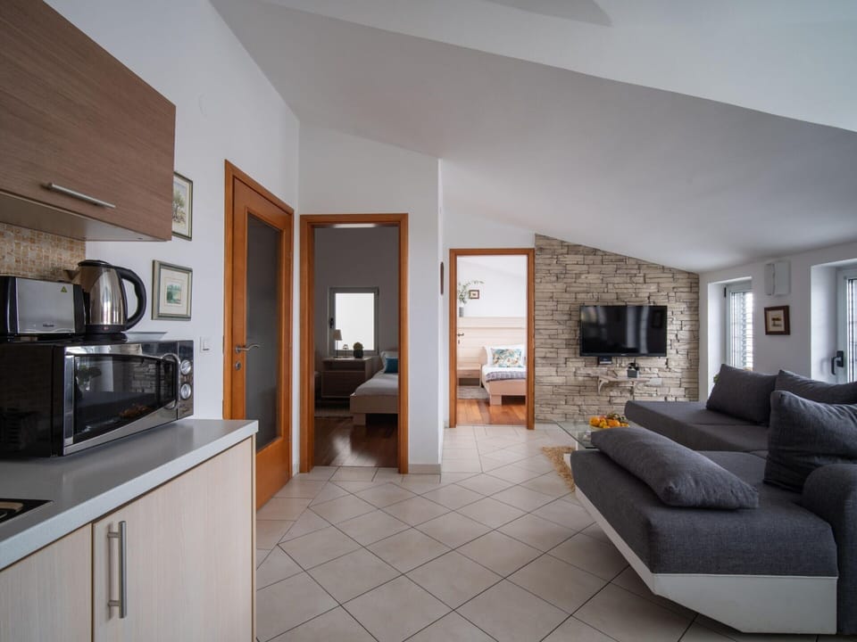 Apartment | Living area | Fireplace