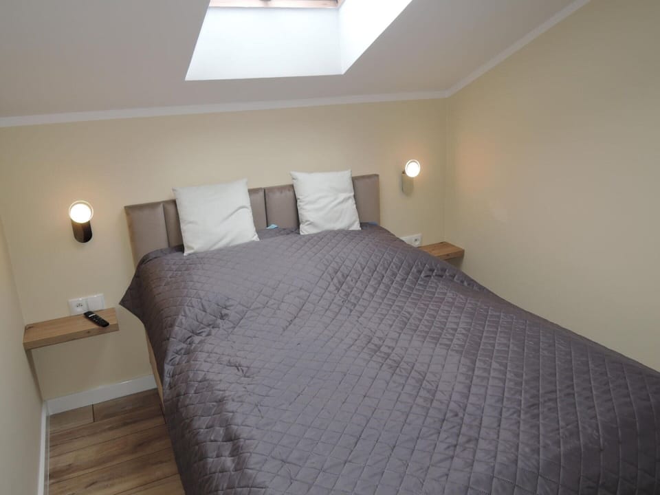 Apartment | 2 bedrooms, iron/ironing board, bed sheets