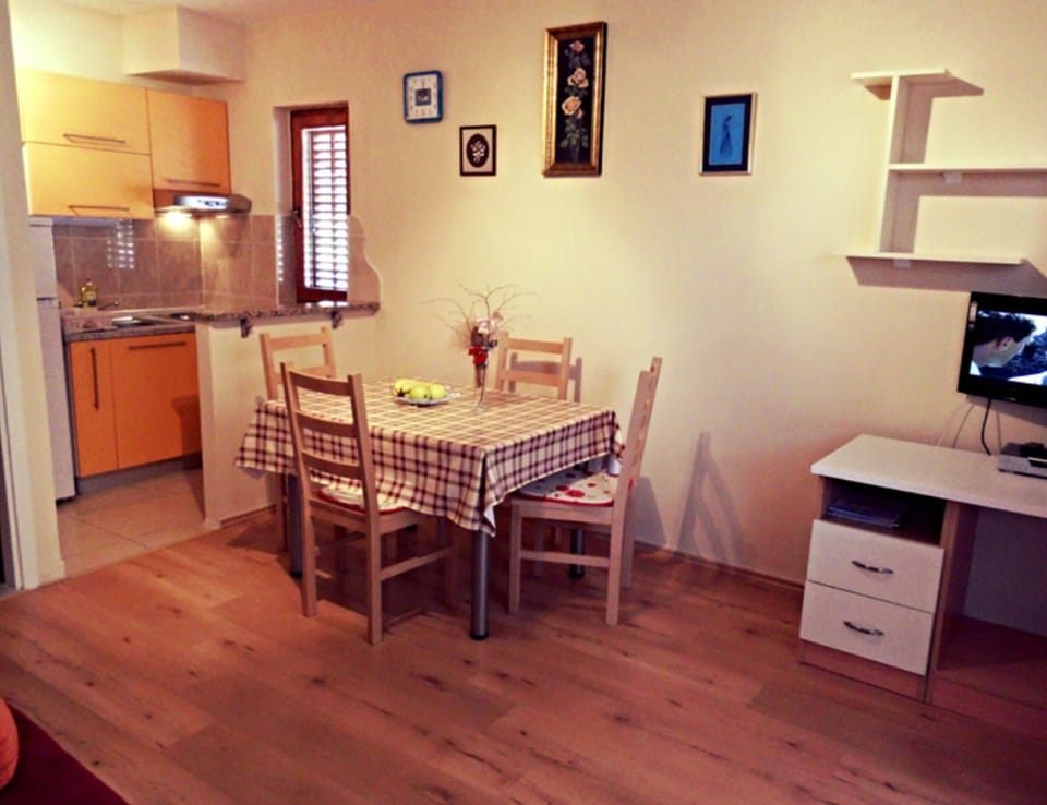 Apartment | Dining