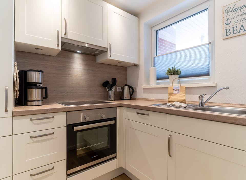 Apartment | Private kitchen | Cookware/dishes/utensils