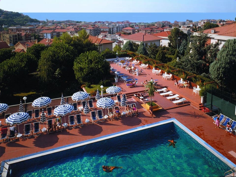 Apartment | Pool | Outdoor pool