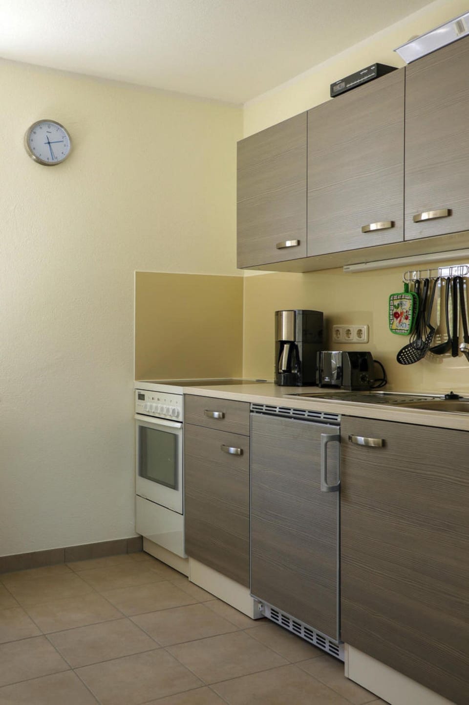 Apartment | Private kitchen | Electric kettle, toaster, highchair
