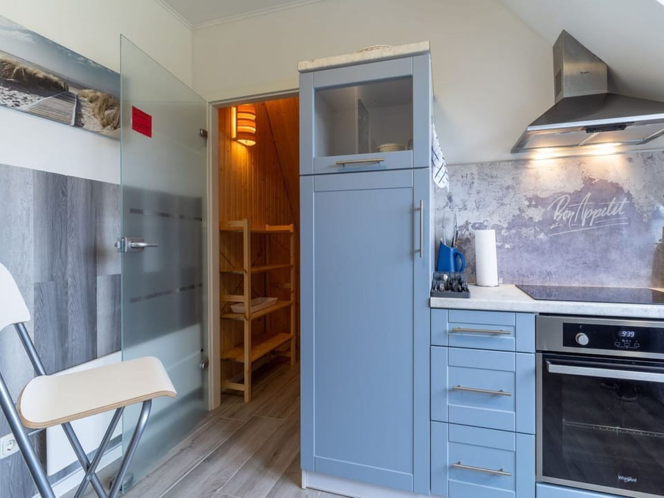 Apartment | Private kitchen | Electric kettle, toaster
