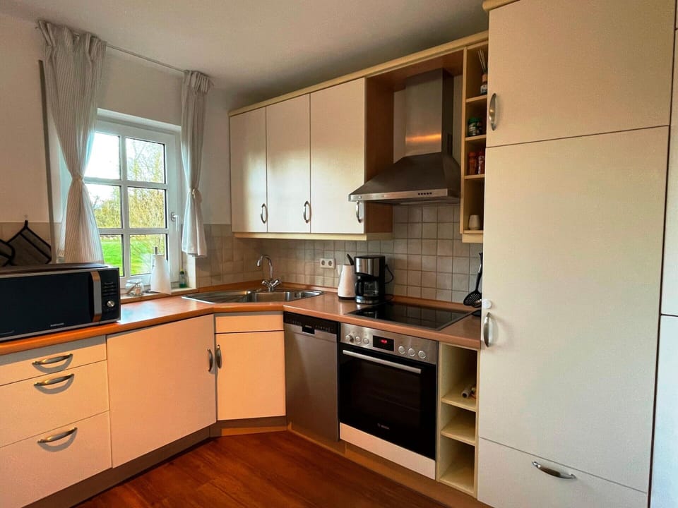 House | Private kitchen | Electric kettle, toaster, highchair