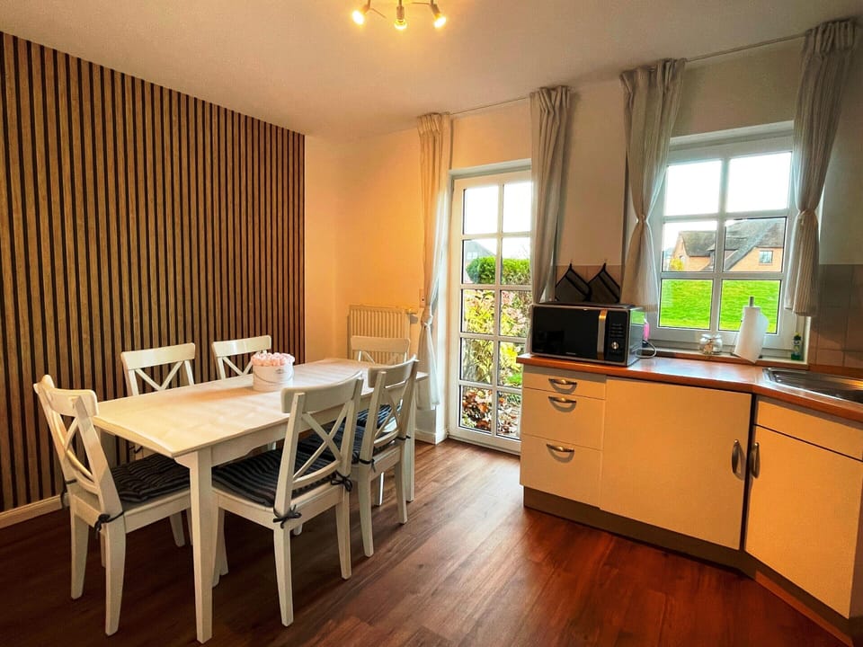 House | Private kitchen | Electric kettle, toaster, highchair