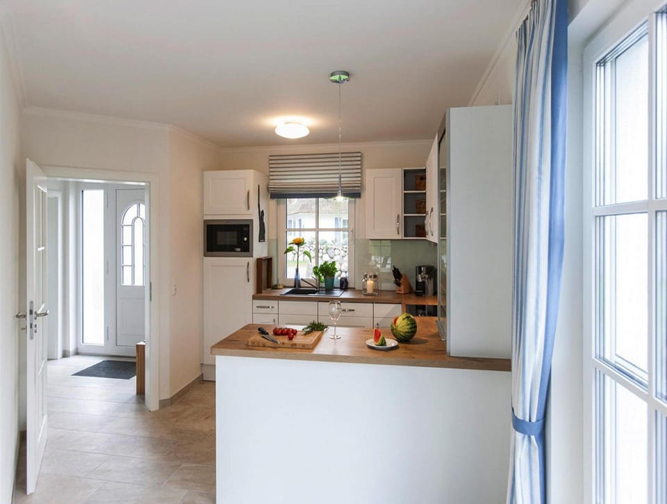 House | Private kitchen | Electric kettle, toaster, highchair