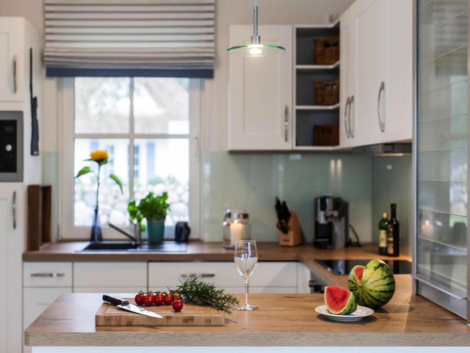 House | Private kitchen | Electric kettle, toaster, highchair
