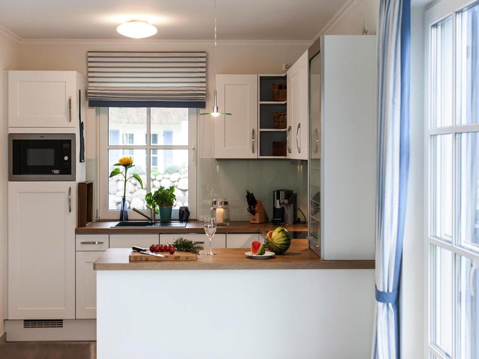 House | Private kitchen | Electric kettle, toaster, highchair