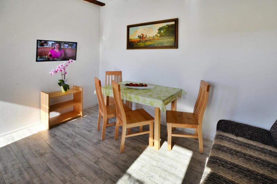 Apartment | Dining