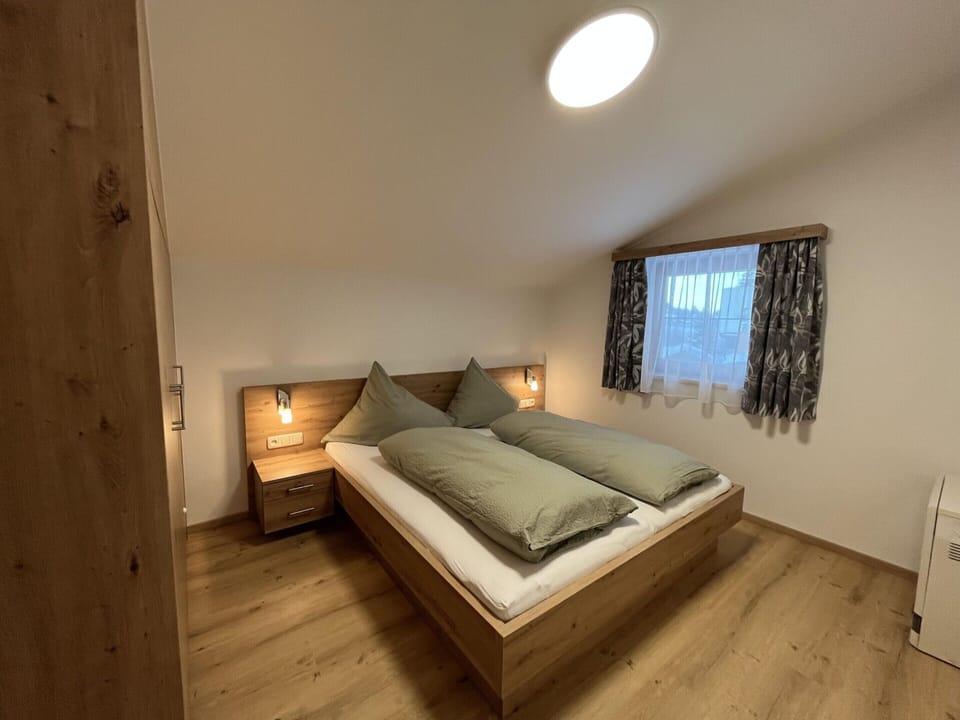Apartment | 2 bedrooms, individually furnished, bed sheets