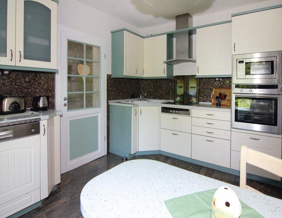 House | Private kitchen | Highchair