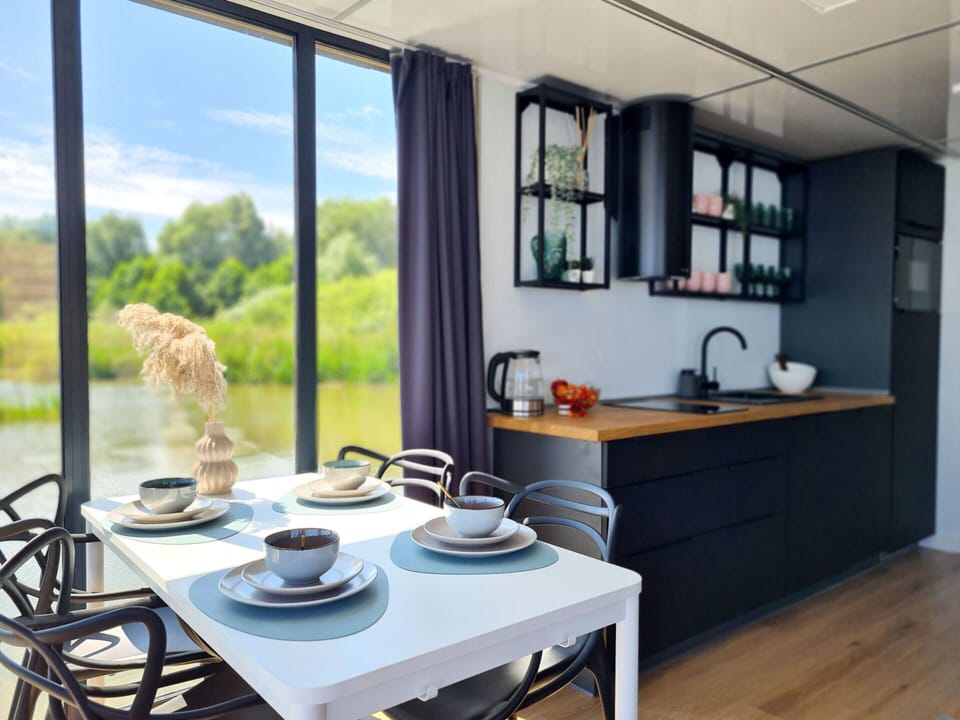 Mobile Home | Dining