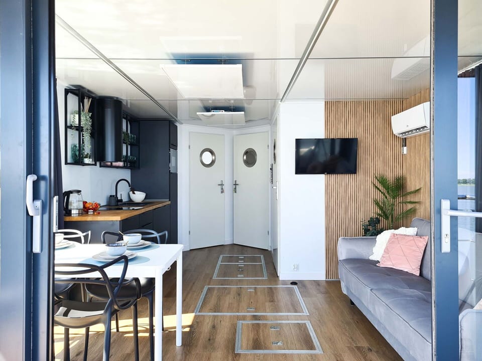Mobile Home | Living room