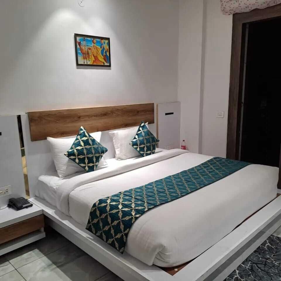 Deluxe Double Room | Premium bedding, Select Comfort beds, desk, cribs/infant beds