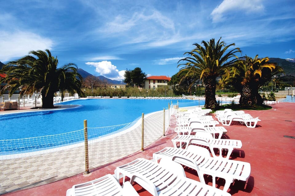Apartment | Pool | Outdoor pool