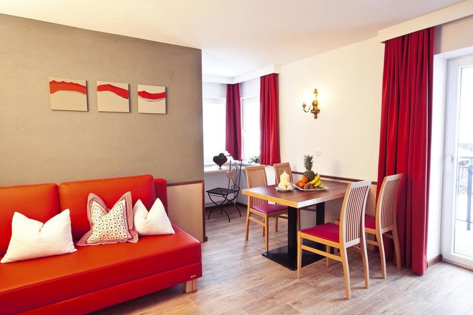 Apartment | Dining