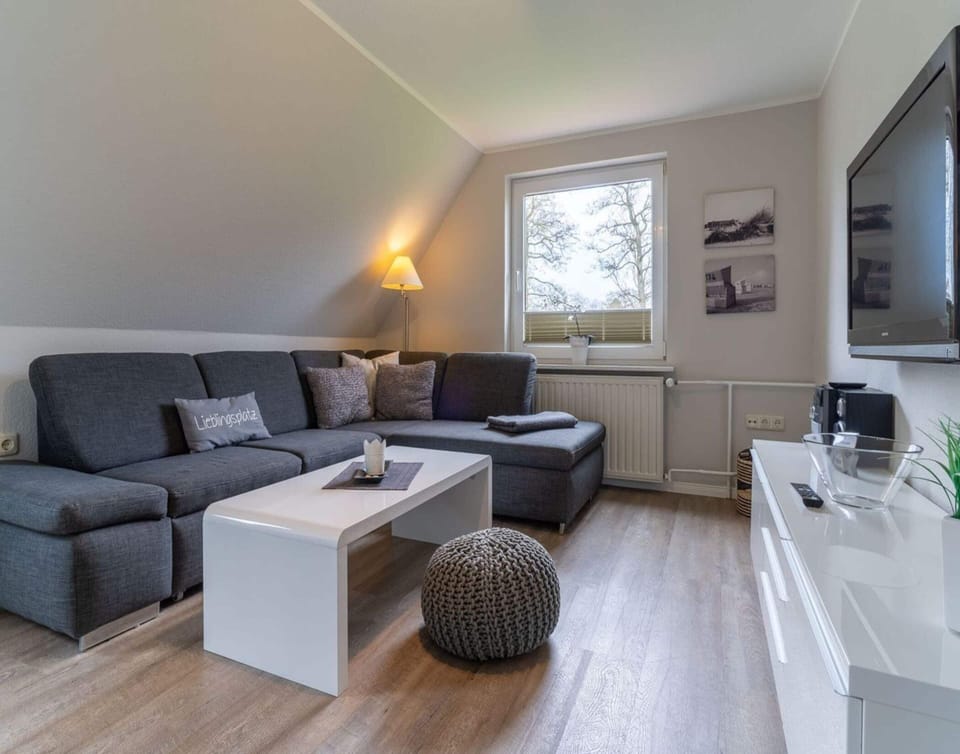 Apartment | Living room | Fireplace