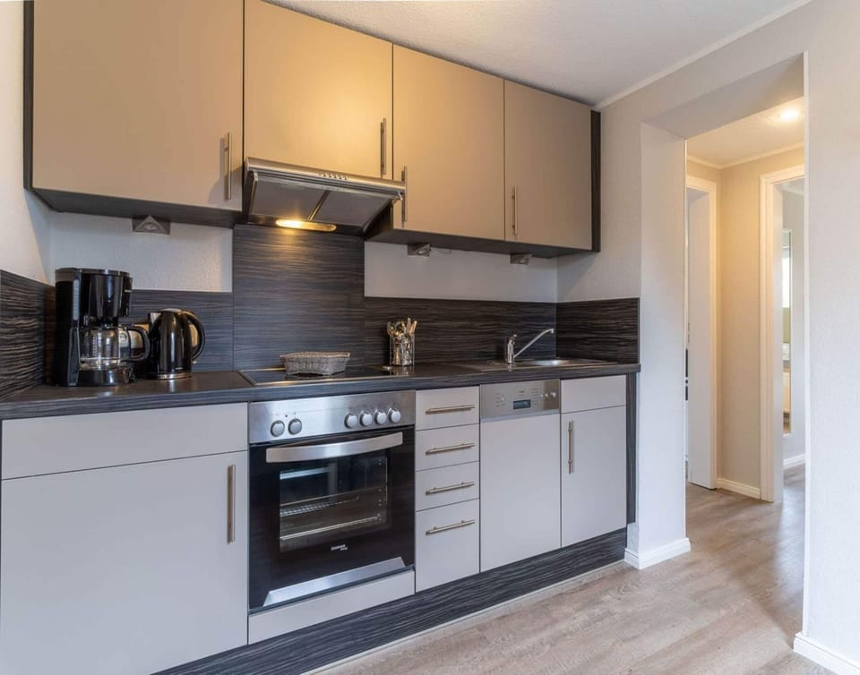 Apartment | Private kitchen | Electric kettle, toaster