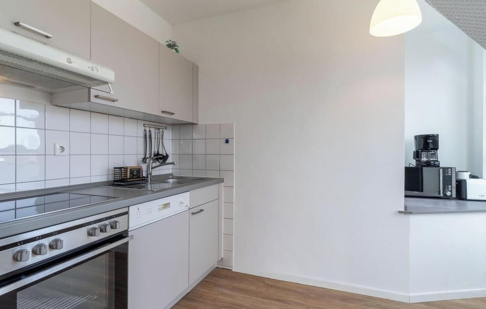 Apartment | Private kitchen | Electric kettle, toaster, cookware/dishes/utensils