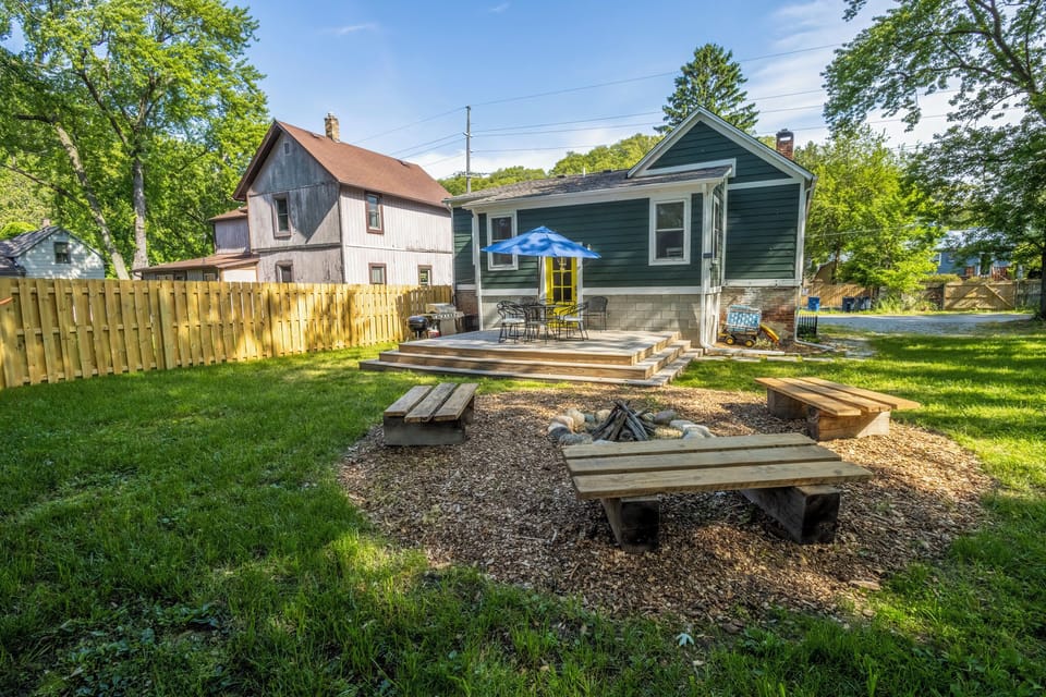 Backyard | Fire Pit | Gas Grill