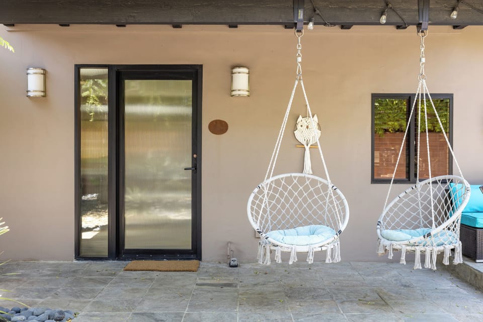Outdoor basket chairs