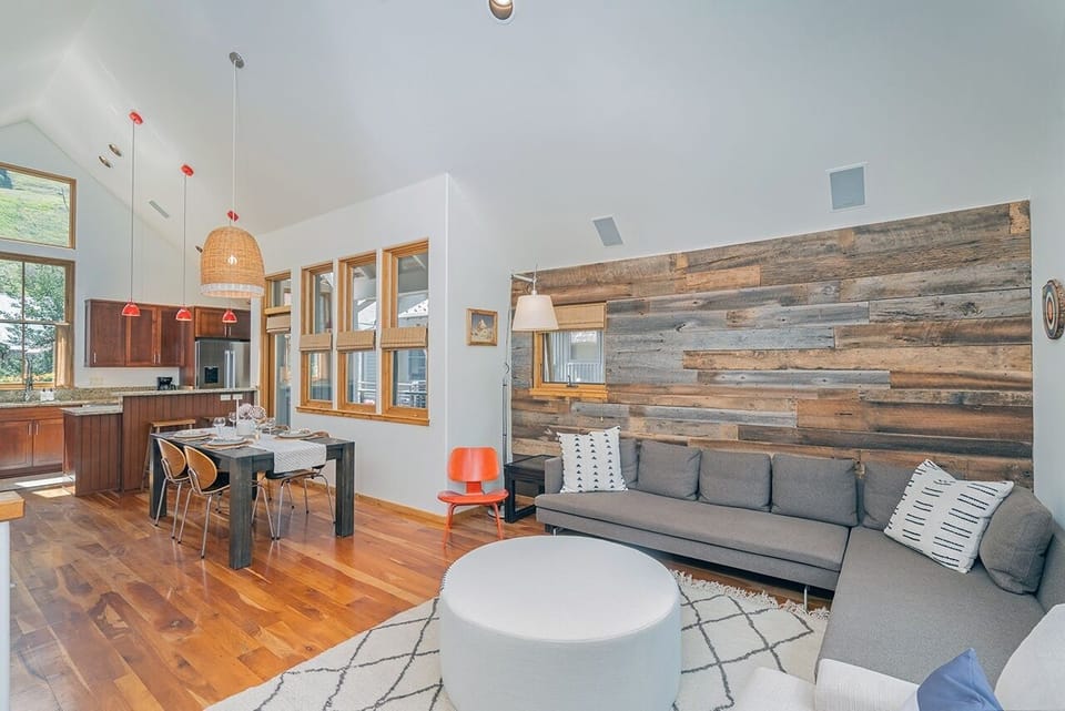 Townhome, 2 Bedrooms | Private kitchen | Fridge, oven, coffee/tea maker, toaster
