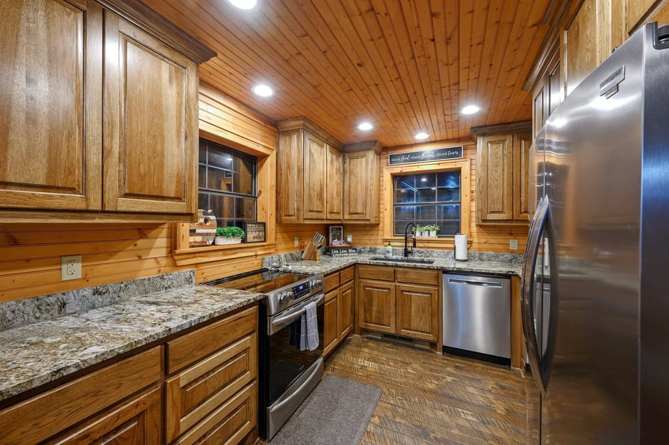 Kitchen comes equipped with the major modern appliances you're used to including a dishwasher, fridge, freezer and microwave.