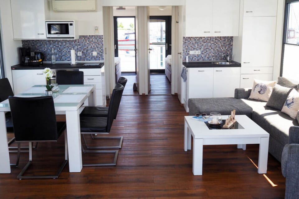 Mobile Home | Private kitchen | Highchair