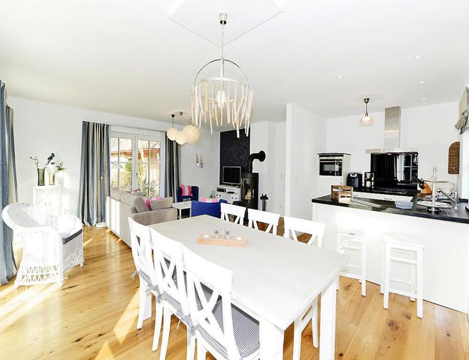 Apartment | Dining