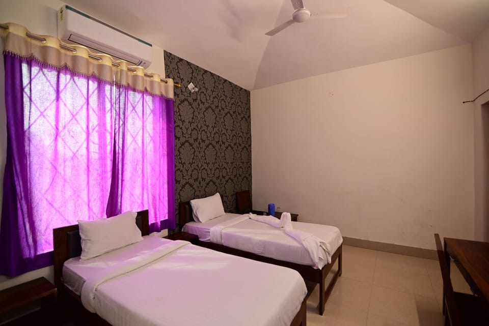 Bungalow, Multiple Beds, Courtyard View | 1 bedroom, desk
