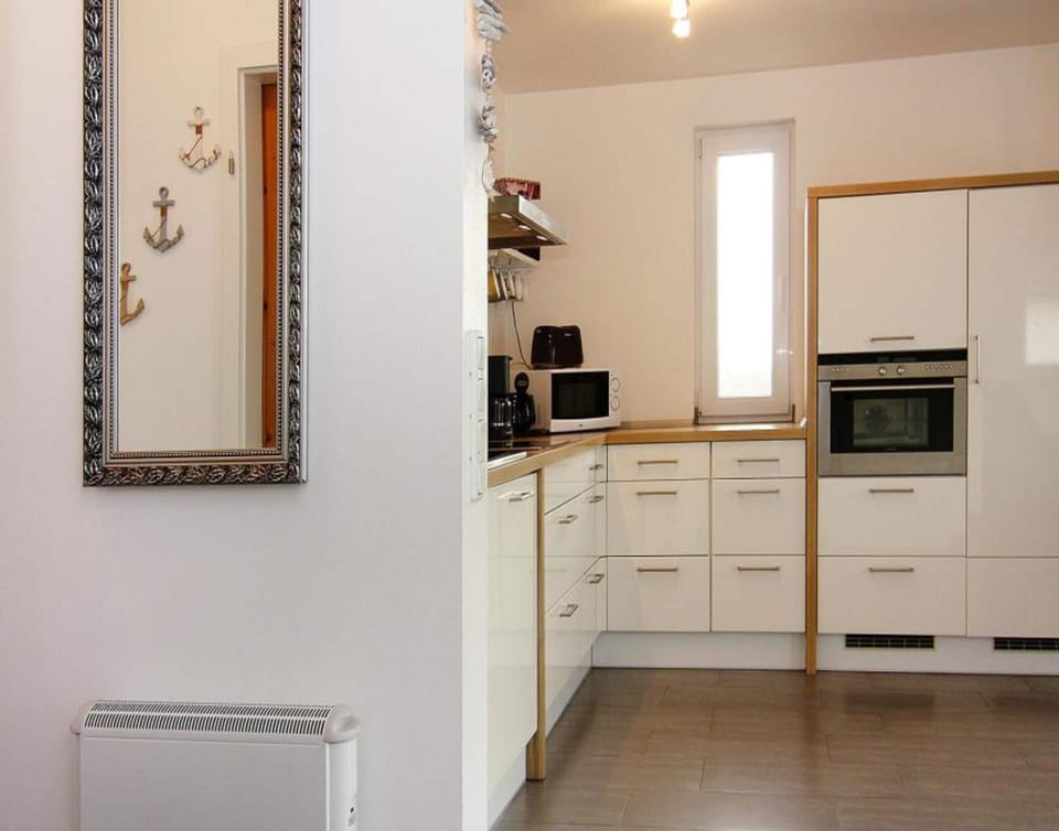 House | Private kitchen | Electric kettle, toaster, highchair