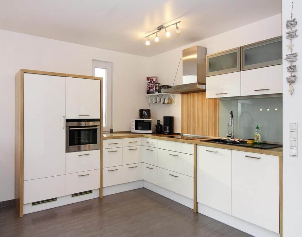 House | Private kitchen | Electric kettle, toaster, highchair