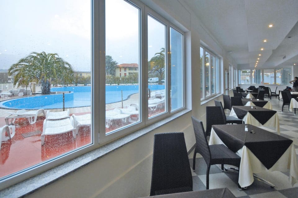 Apartment | Dining