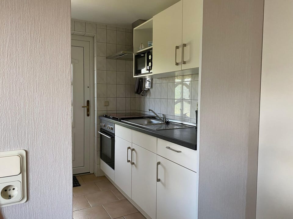 House | Private kitchen | Electric kettle, toaster