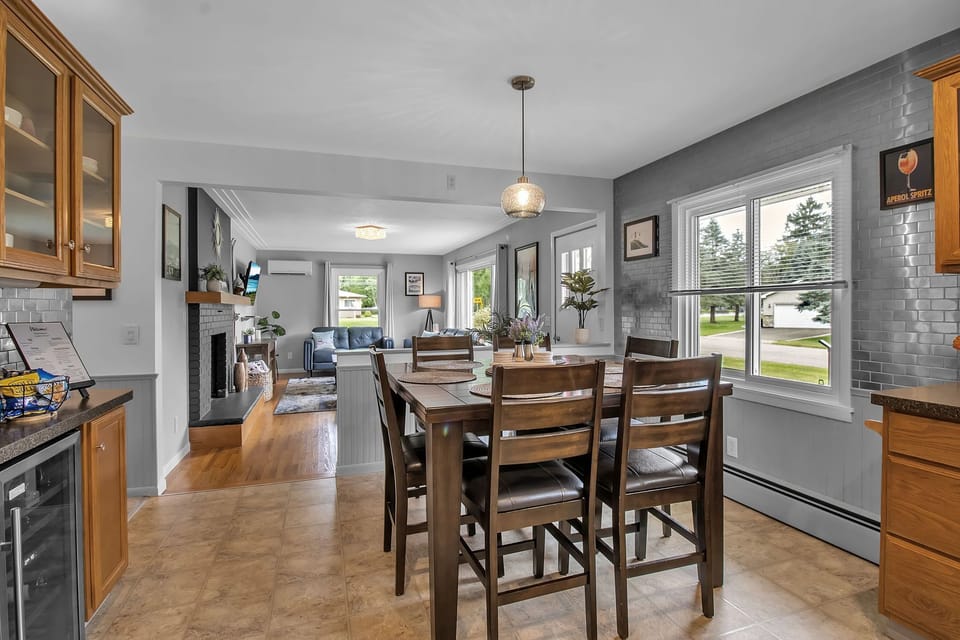 7 wine fridge, open dining to living area