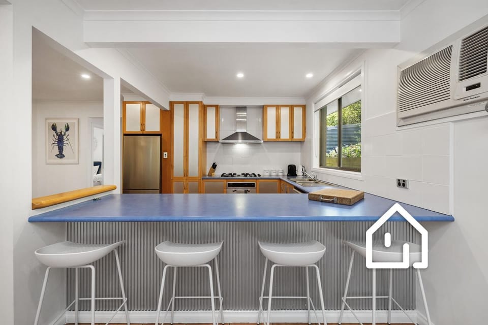 Kitchen with breakfast bar for four