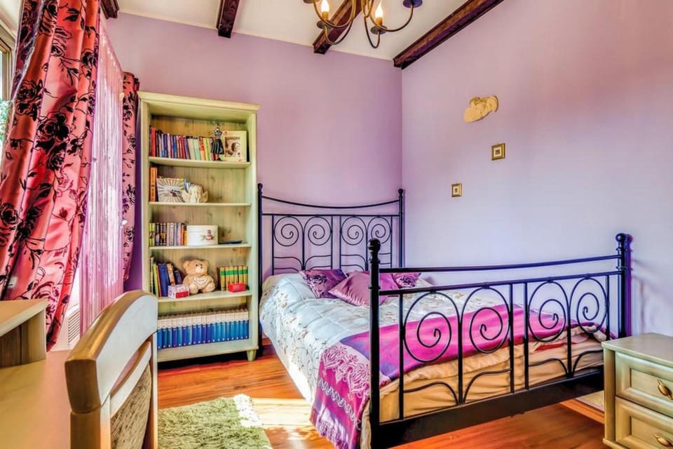 House | 4 bedrooms, individually furnished, bed sheets