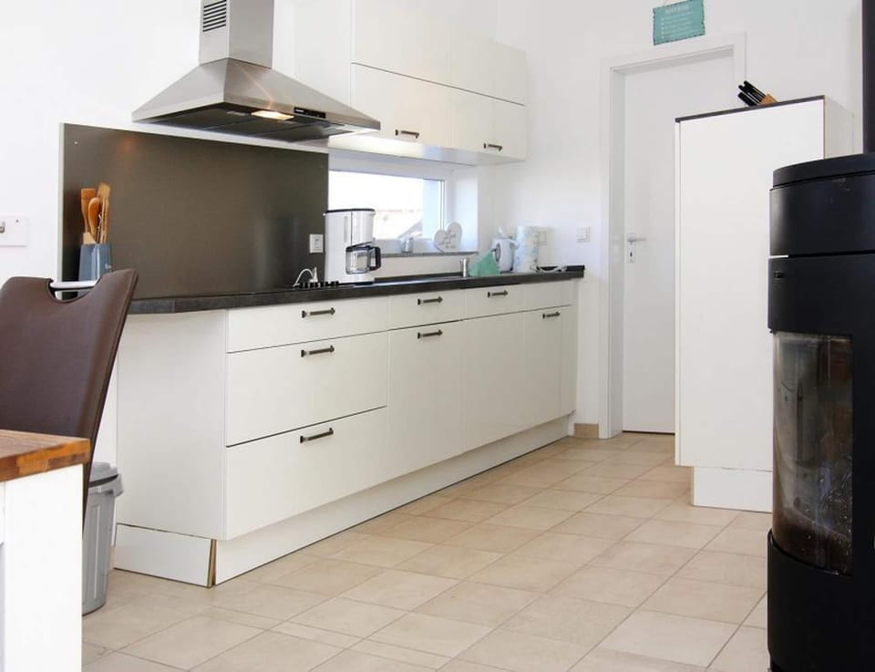 House | Private kitchen | Electric kettle, toaster, highchair