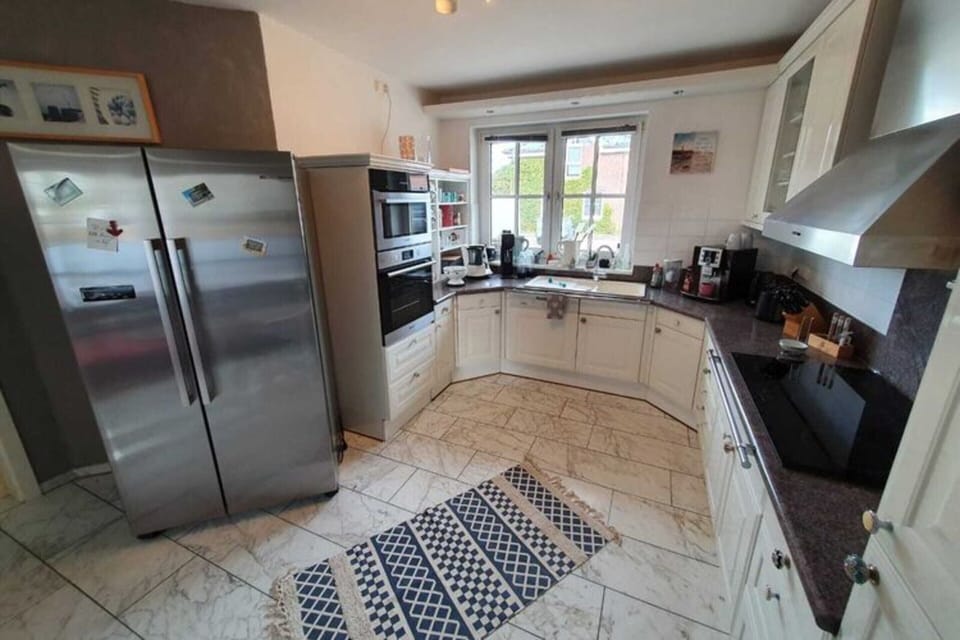 House | Private kitchen | Electric kettle, toaster, highchair
