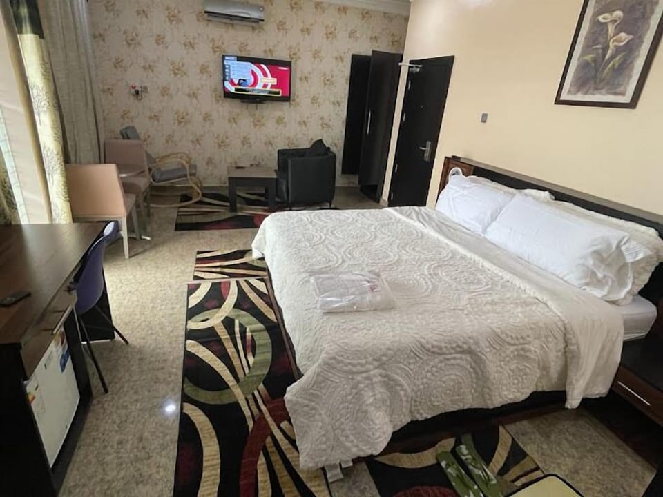 Economy Room, Balcony, City View | Desk, laptop workspace, free WiFi
