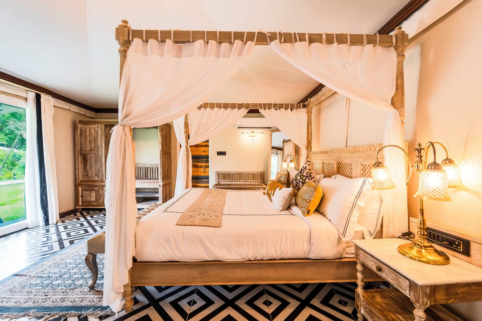 Luxury Tent | Soundproofing, iron/ironing board, WiFi (free), bed sheets