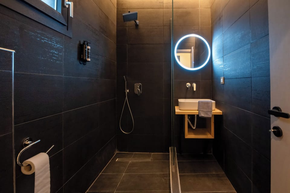 Superior Double Room, Balcony, City View | Bathroom | Shower, rainfall showerhead, designer toiletries, hair dryer