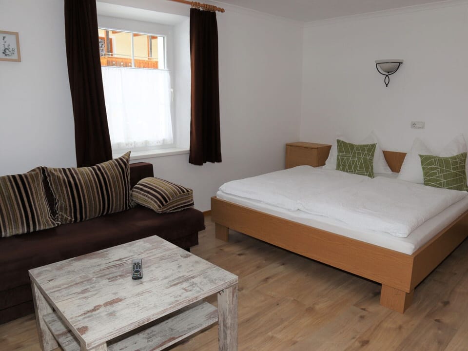 Apartment | 2 bedrooms, individually furnished, bed sheets