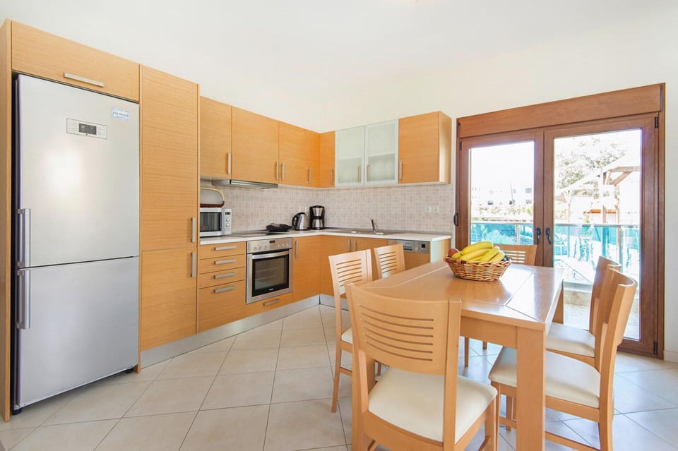 House | Private kitchen | Dishwasher, coffee/tea maker, highchair