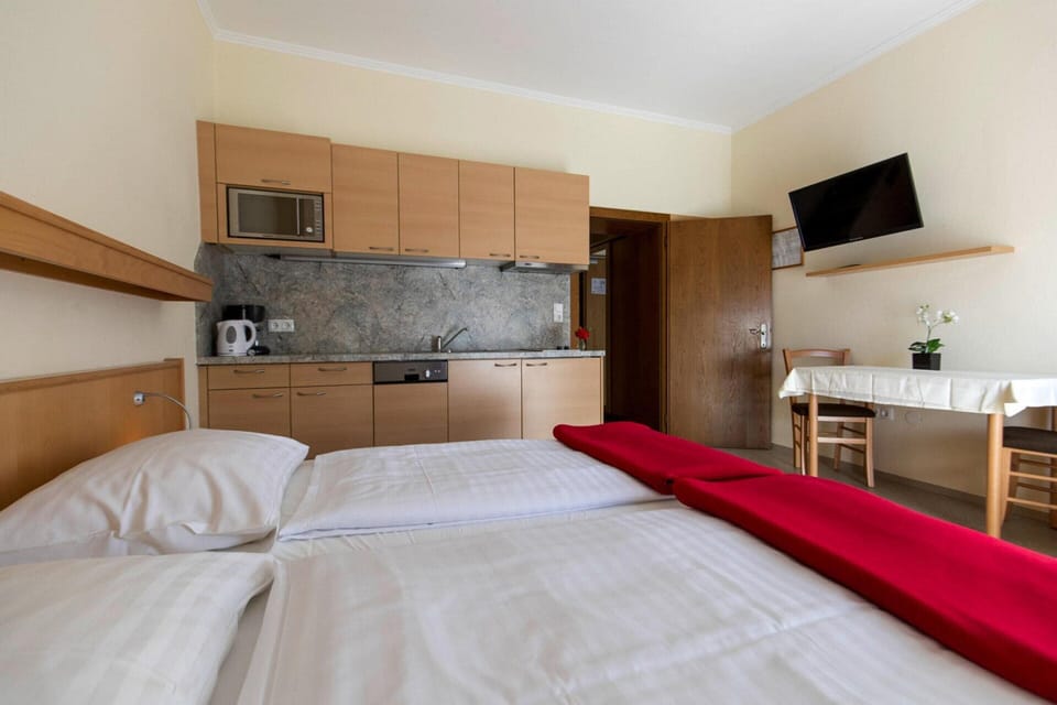 Apartment | 1 bedroom, bed sheets