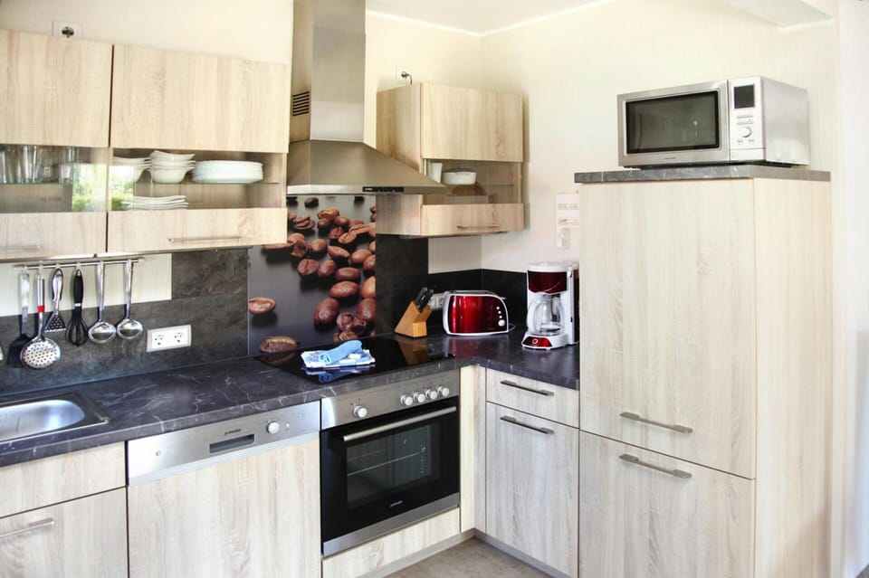 House | Private kitchen | Electric kettle, toaster, highchair