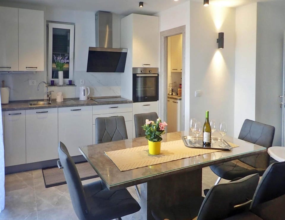 House | Dining